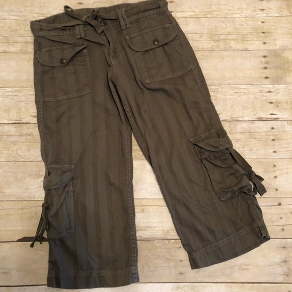 olive green cargo capris